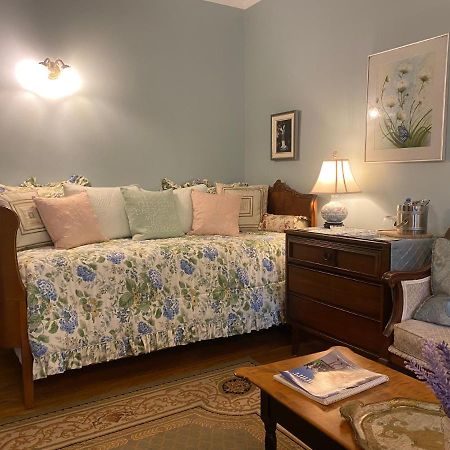 Montrose Inn Belleville Zewnętrze zdjęcie