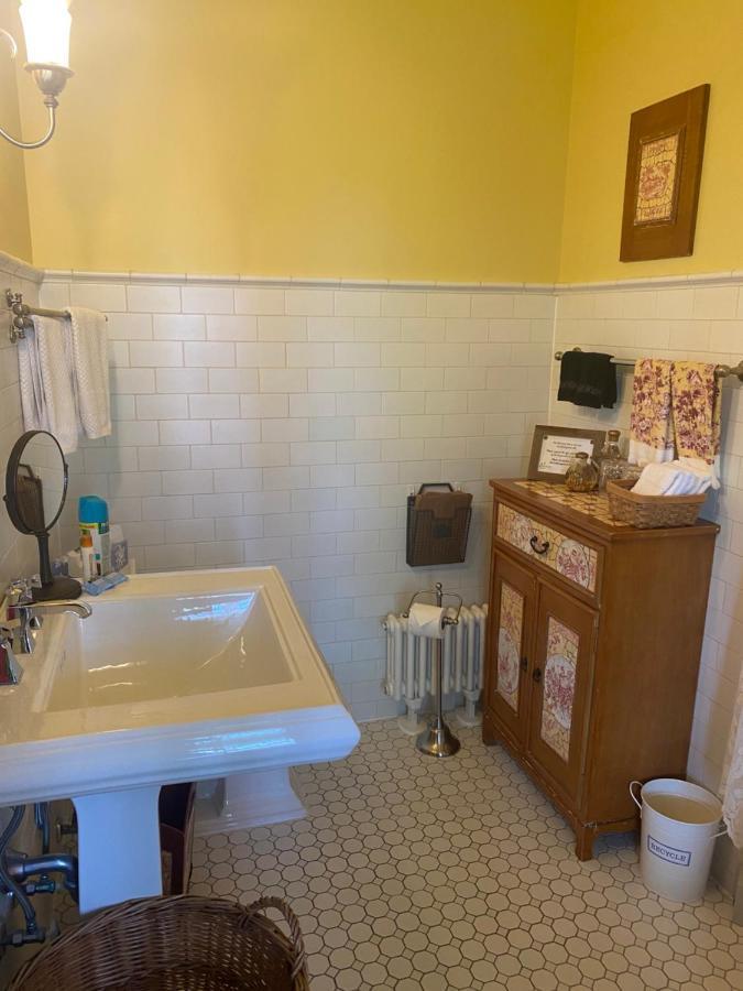 Montrose Inn Belleville Zewnętrze zdjęcie