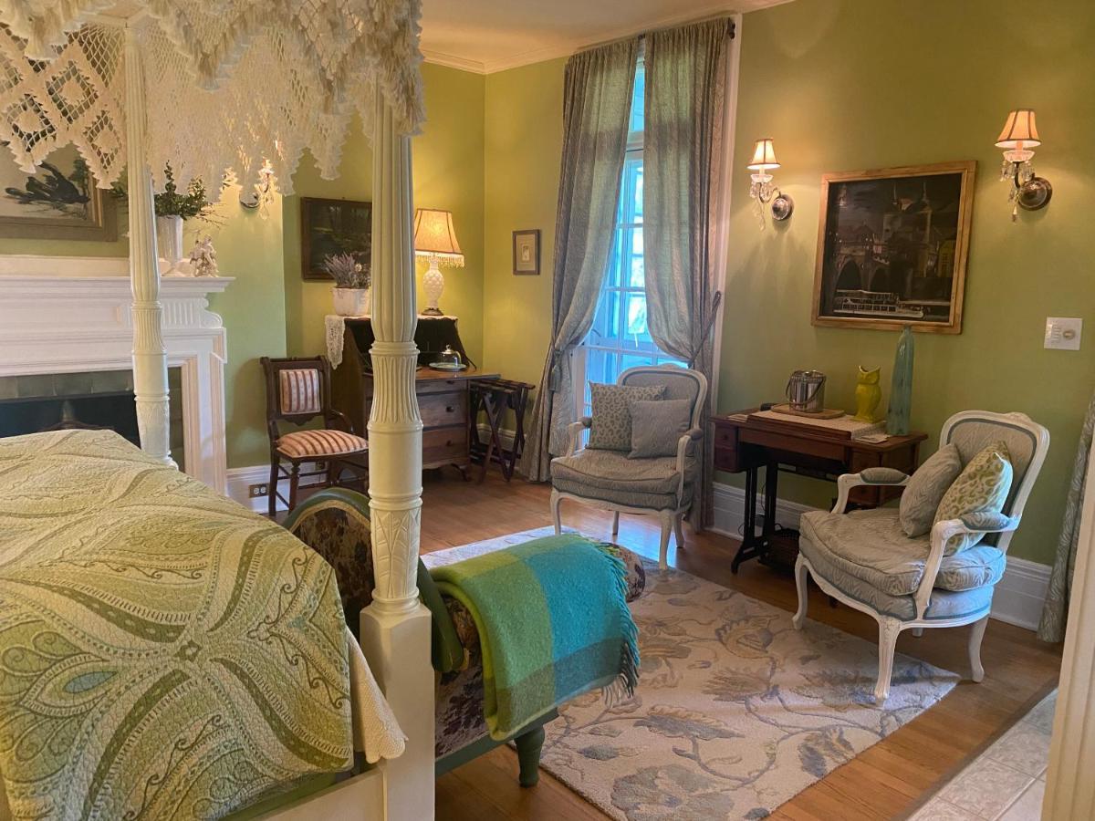 Montrose Inn Belleville Zewnętrze zdjęcie