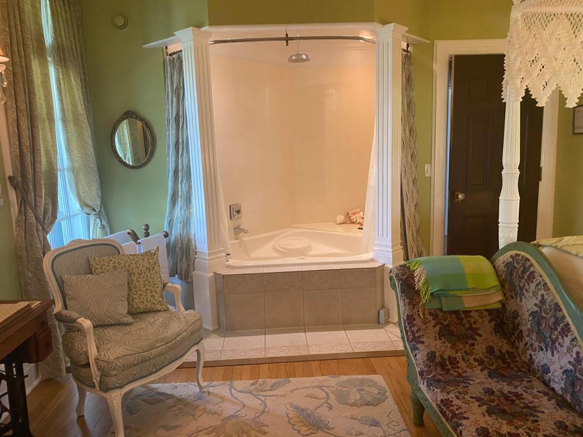 Montrose Inn Belleville Zewnętrze zdjęcie