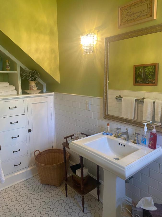 Montrose Inn Belleville Zewnętrze zdjęcie