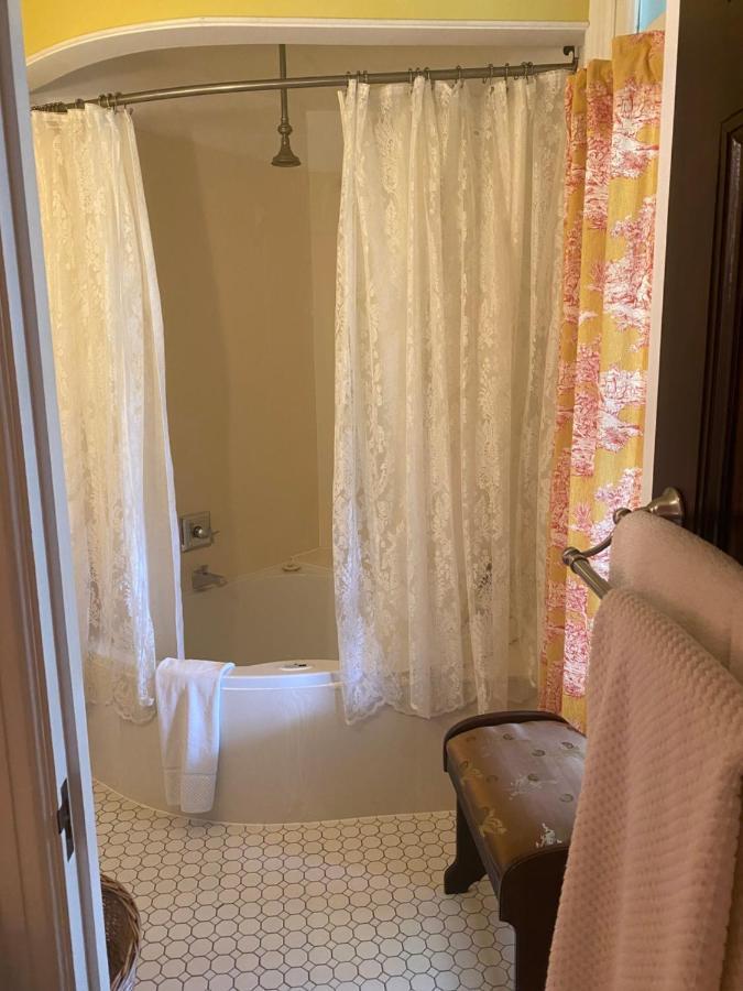 Montrose Inn Belleville Zewnętrze zdjęcie