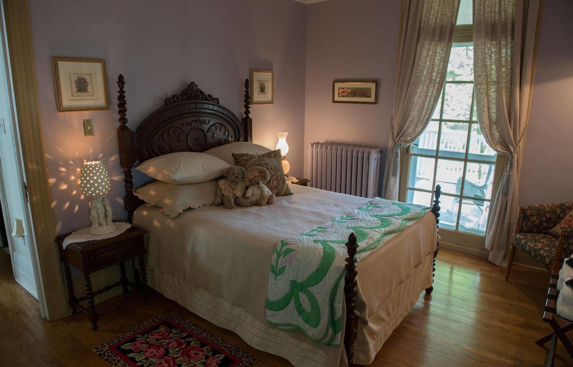 Montrose Inn Belleville Zewnętrze zdjęcie