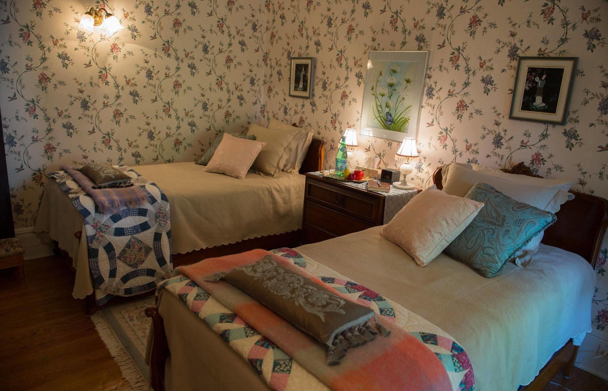 Montrose Inn Belleville Zewnętrze zdjęcie