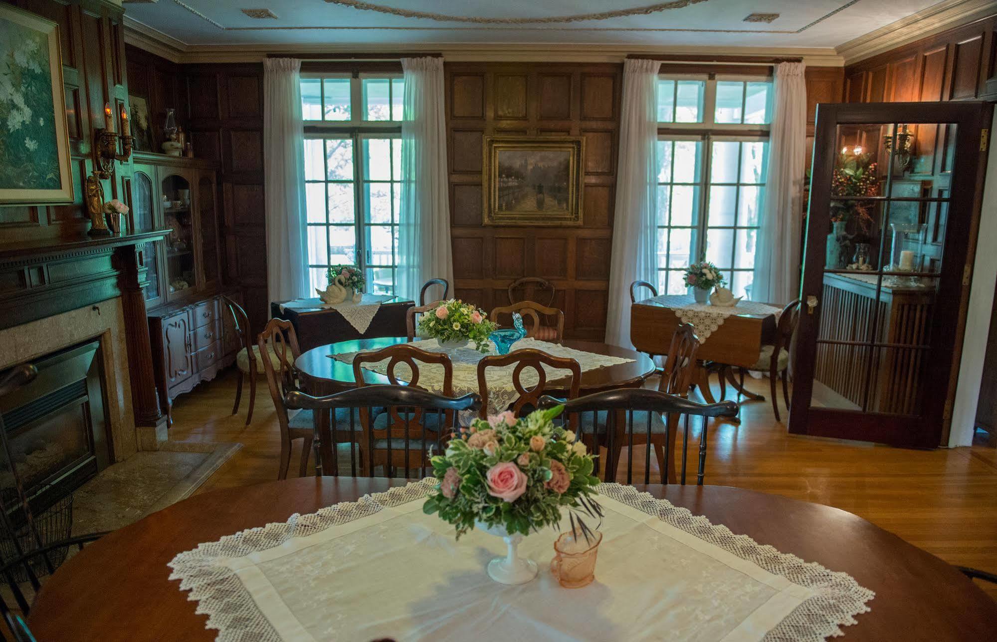 Montrose Inn Belleville Zewnętrze zdjęcie