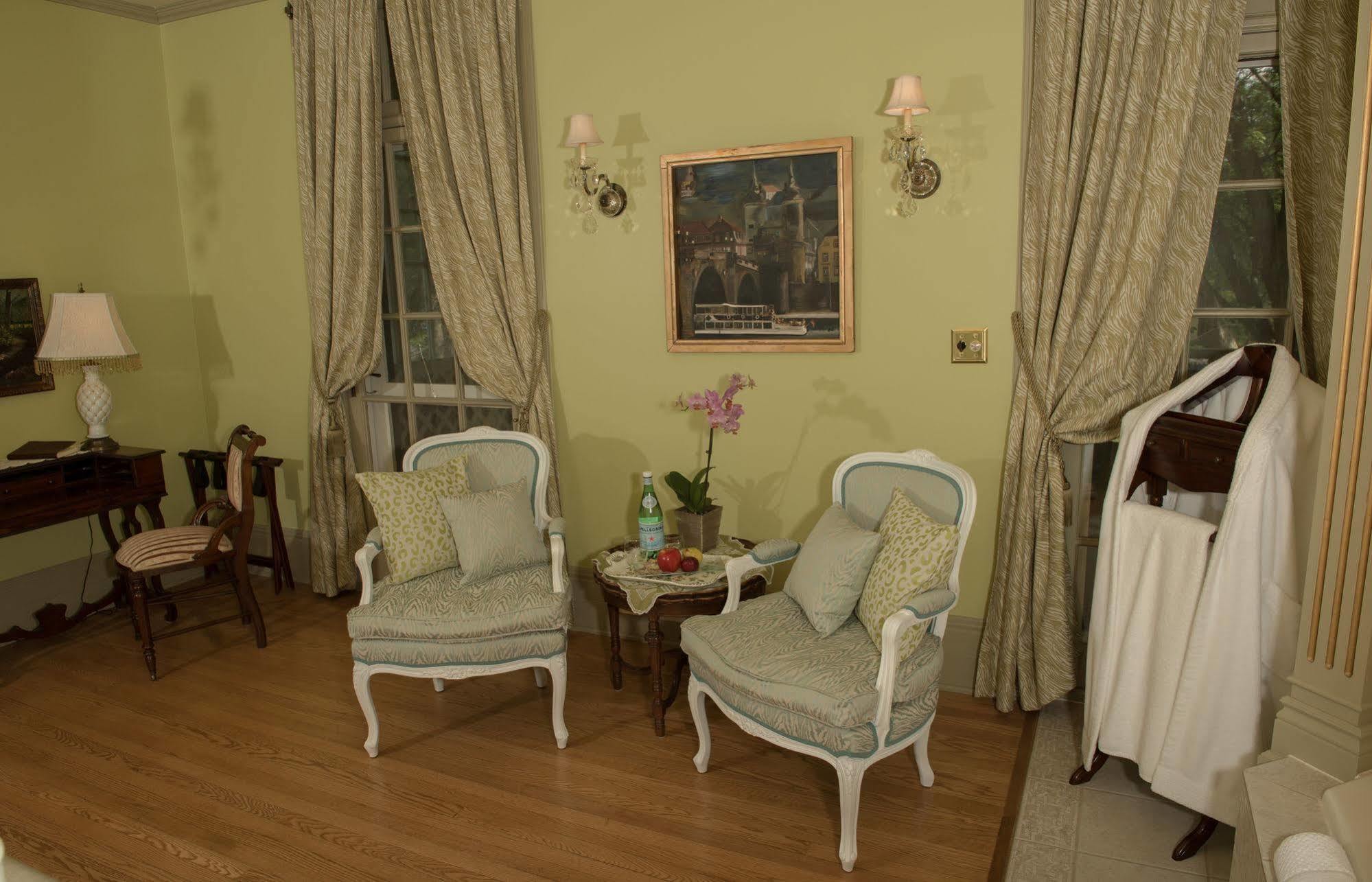 Montrose Inn Belleville Zewnętrze zdjęcie