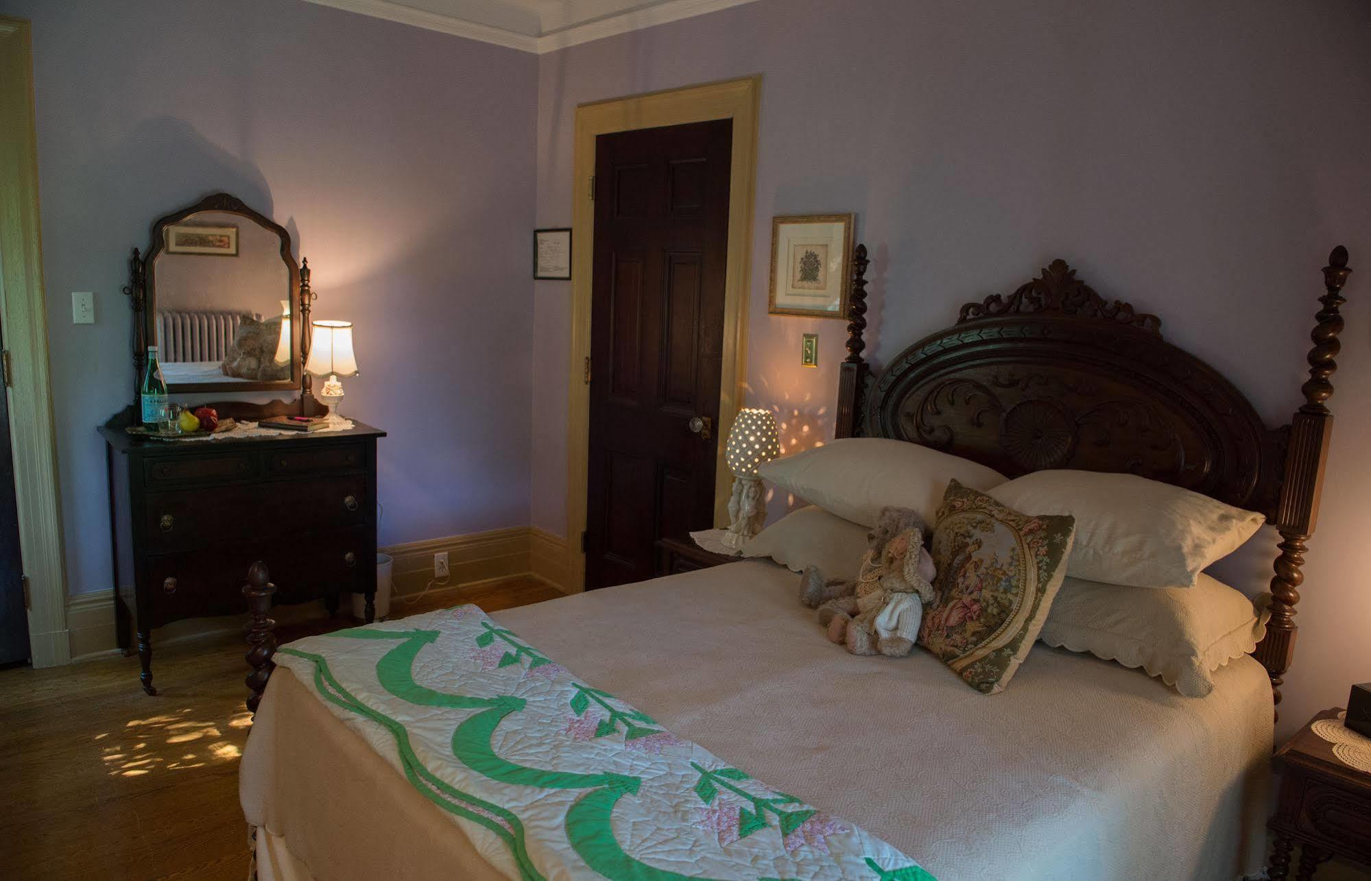 Montrose Inn Belleville Zewnętrze zdjęcie